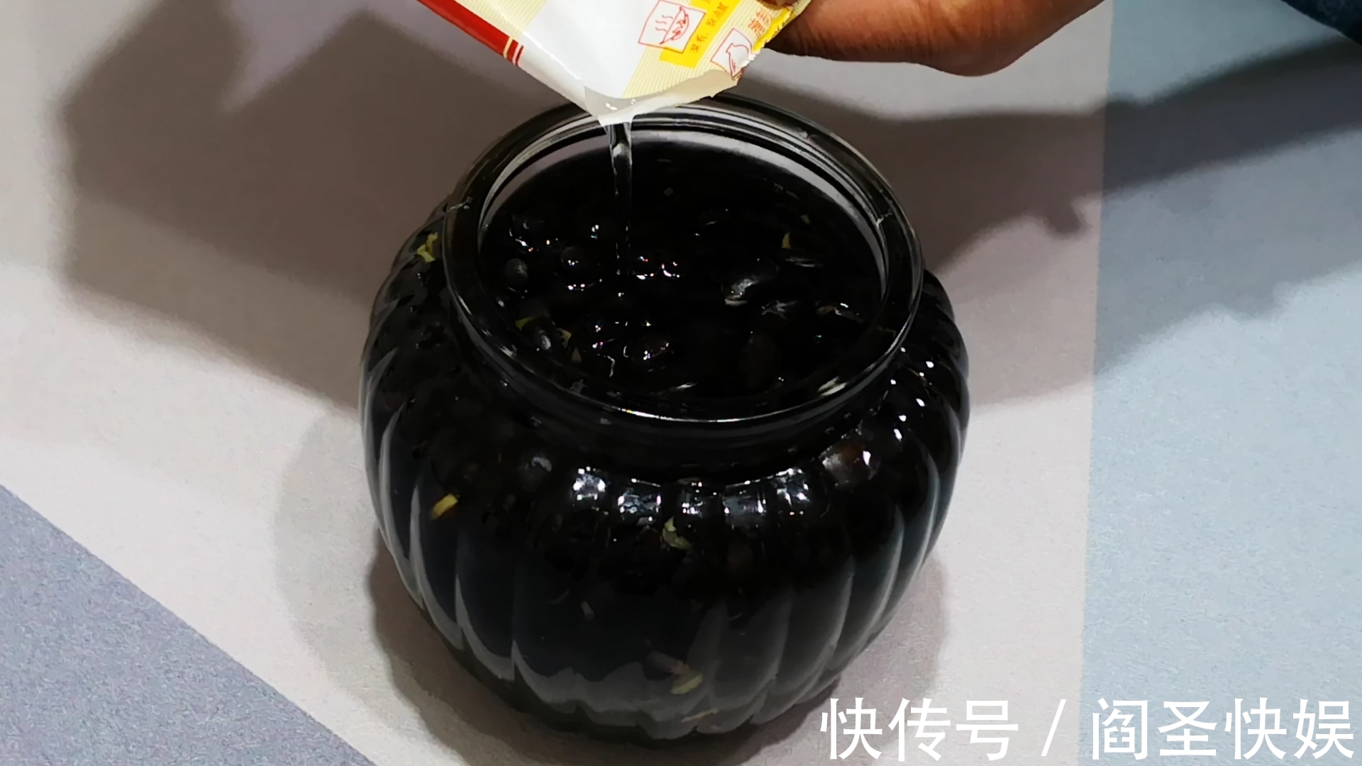 峰子|黑豆放锅里蒸一蒸，作用拿钱都买不到，80岁奶奶偷教妙招，真管用