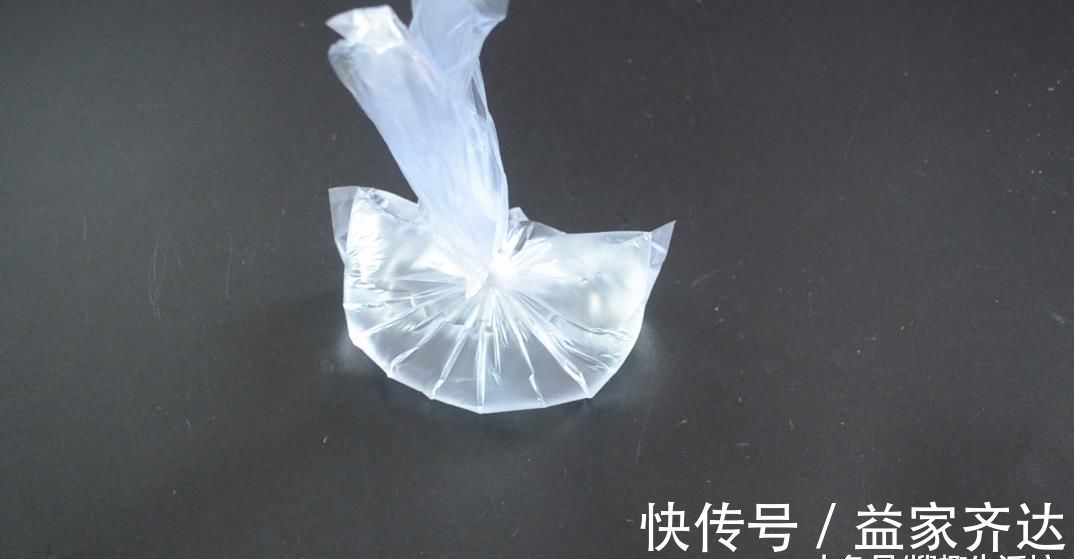 花草|花盆上放一个塑料袋, 没想到还有这个妙用, 看完这招你会感谢我的