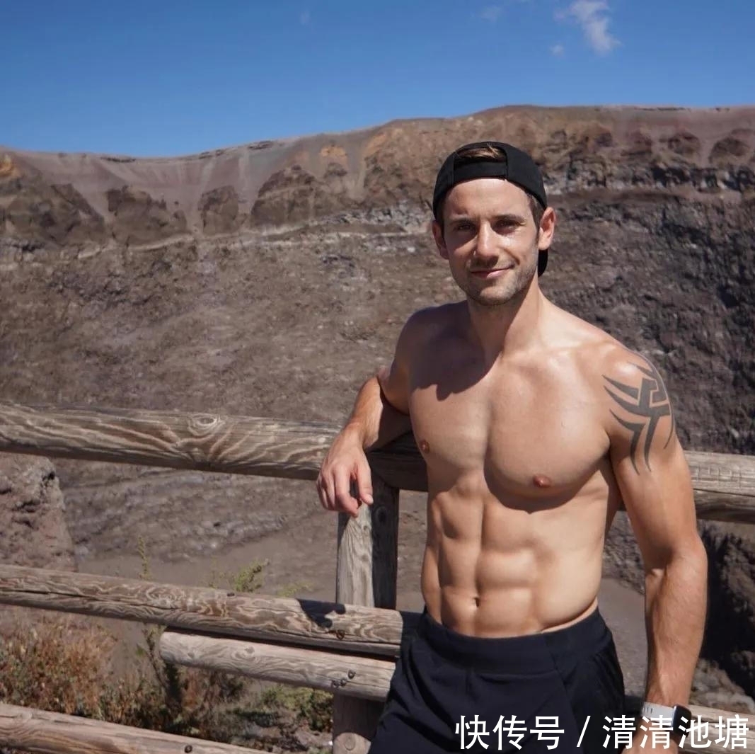 背部|英国健身男模,胸肌结实饱满腹肌迷人,一身腱子肉尽显男性魅力