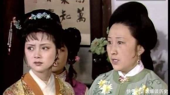 贾母和薛姨妈对骂,火药味十足,王夫人忙灭火,薛宝钗冷眼旁观