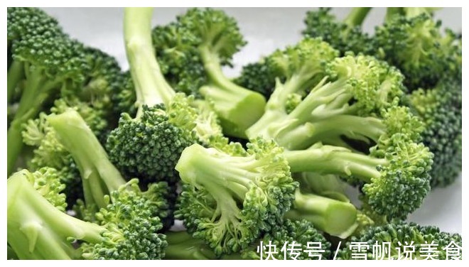 炒西兰花时，有人先焯水，有人直接炒，都不对，教你正确做法