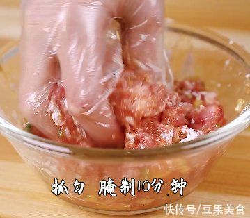 用年夜饭桌有什么？张灯结彩 可以勾住家人的胃