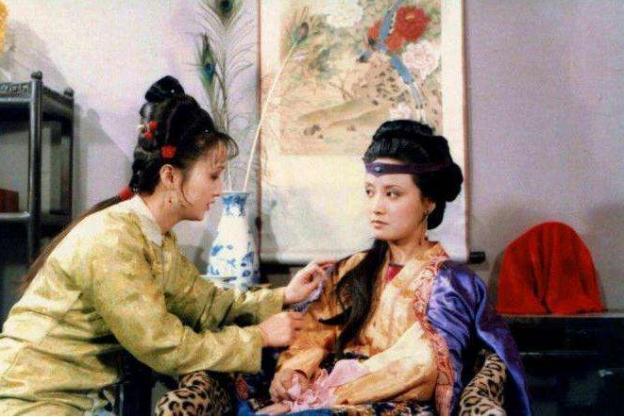 平儿!红楼梦中,她的形象完美,曹雪芹把优秀女人良好品质都给了她