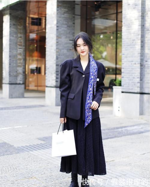 杭州|夏末初秋怎么穿?我从“杭州素人街拍”中,找到了4个搭配灵感