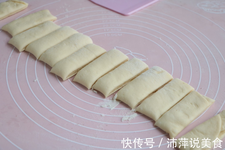 给女儿做美味早餐，松软酥脆，三天两头准做一锅