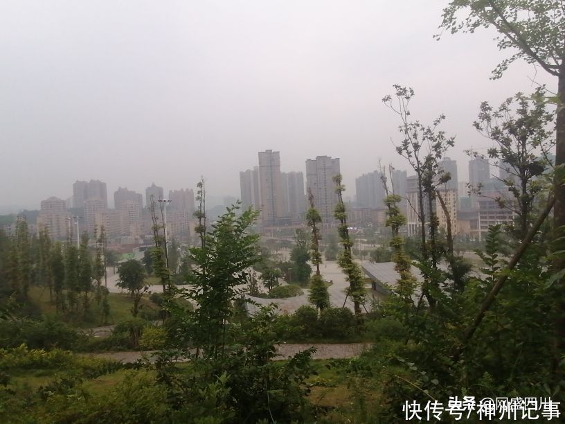 蓬安|逛游百牛赞歌广场，这里风景独好