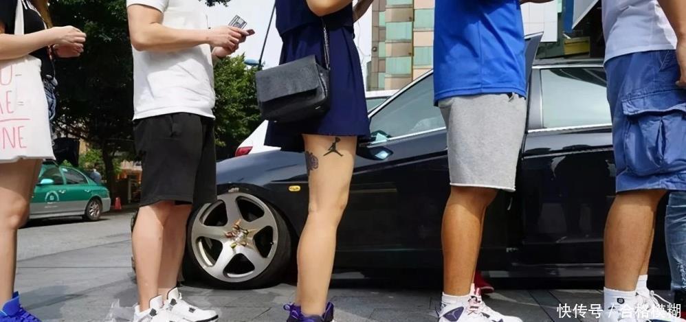 攀比|中学生之间有了攀比新方式:穿着统一的校服,脚上却踩着名牌鞋子