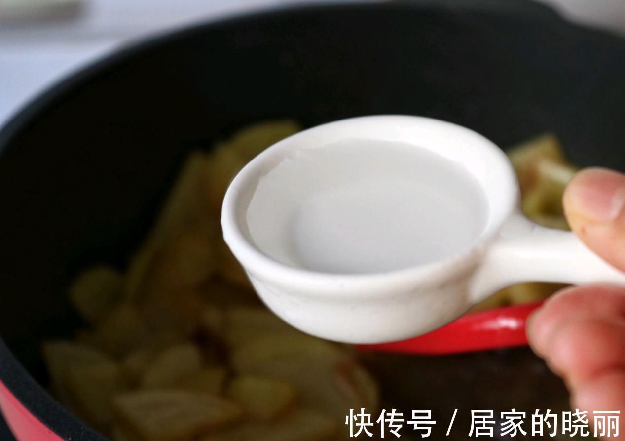 比肉都好吃的青椒炒土豆片,简单易上手,百吃不厌
