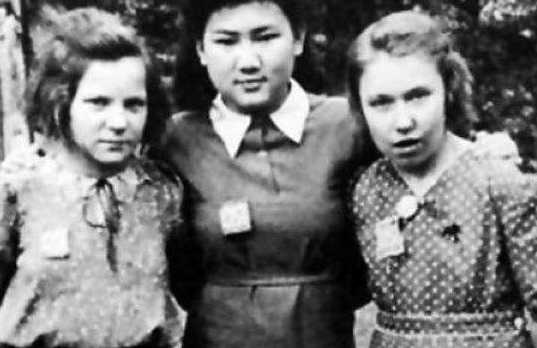 背景|中国姑娘深陷纳粹集中营6年，身份成谜，5年后被救出才知背景强大！