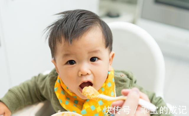 添加|若孩子已满4个月,且具备这些条件,就可以添加辅食了