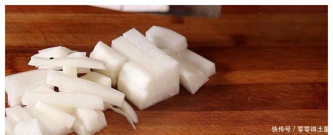 吃肉|芹菜这做法太好吃了,营养又美味,做法简单,比吃肉还香!