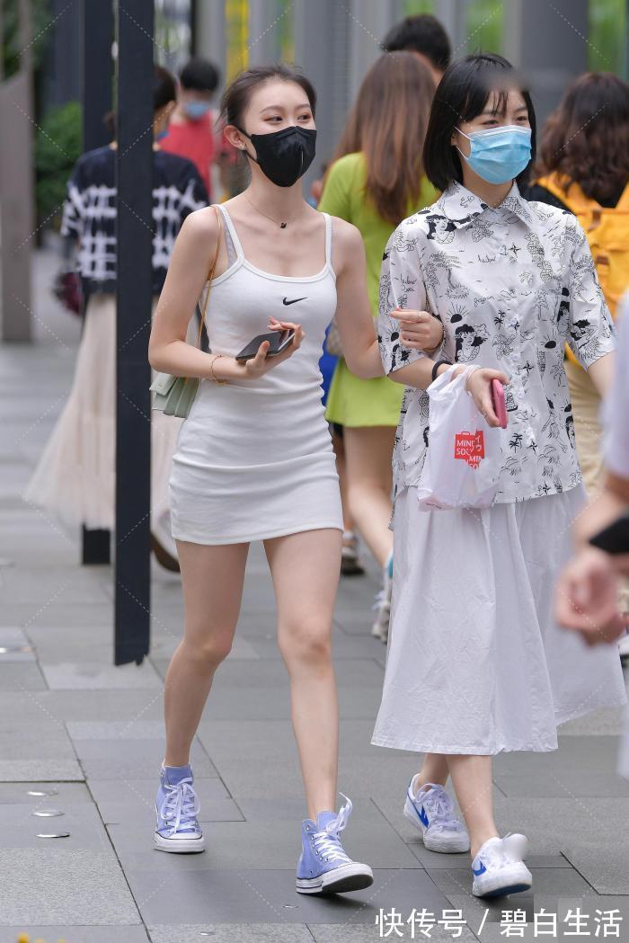 体型|街拍不符合潮流的衣服,它一点都不挑人,宽胖体型也可以穿
