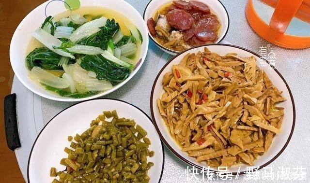 公公婆婆来我家小住，家里的晚餐变了样，现在的我“有家不想回”