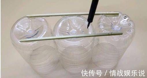 一双筷子|塑料瓶上粘一双筷子,放在厨房里很实用,回家试一试