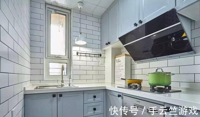 北欧风|他家客厅设计真奇特，一排卡座客餐厅共用，沙发全省了，头次见过！