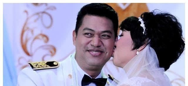 泰国|前女排队长现状,为53岁泰国老公生子,身体发福比老公还胖