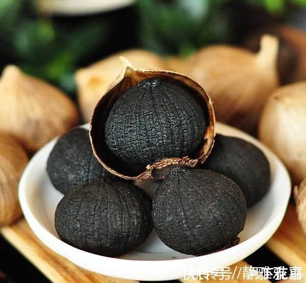 黑蒜|不起眼的几种食物, 是肝脏的“解毒王”每天吃一点, 排毒又养肝