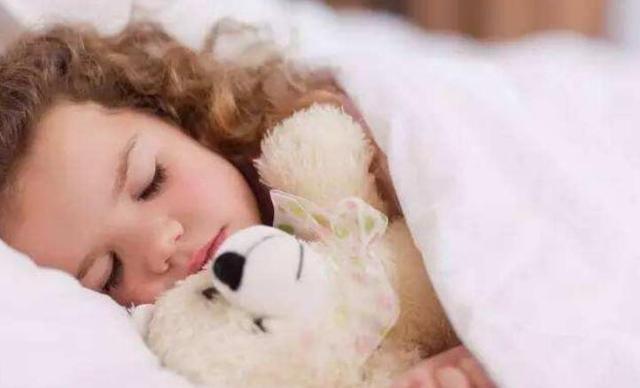 特别|睡前家长经常对孩子做2件事，孩子记忆力好更聪明，而且情商还高