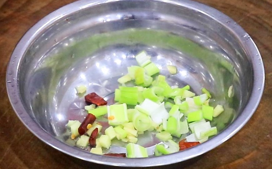 厨师长教你饭店腊肠炒芸豆做法,满满都是小技巧,清脆可口又简单