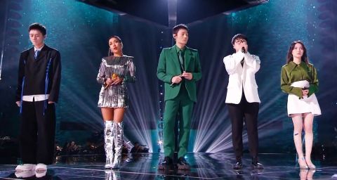 總決賽|《中國好聲音》5強(qiáng)爭霸賽：伍珂玥拿第一，2人逆襲進(jìn)決賽，男學(xué)員全軍覆沒