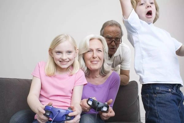 初中女生夜夜“尿床”，妈妈称水喝多了，医生检查后偷偷报了警