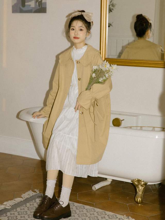 穿搭|秋天,穿上白色的初恋连衣裙,秒变白月光,正适合约会穿