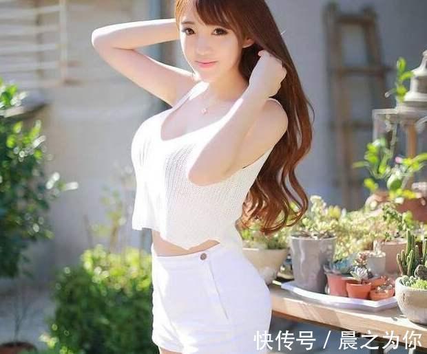 时尚穿搭 -肤白貌美大长腿的小姐姐,穿搭展示休闲舒适,你喜欢么?