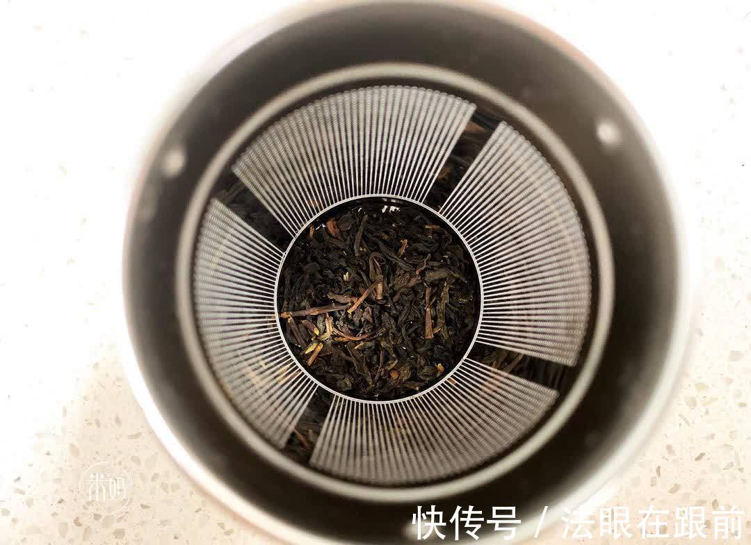 乌龙茶叶|夏天最爱的饮品，店里买一杯要20块，自己做，成本8块钱全家喝饱