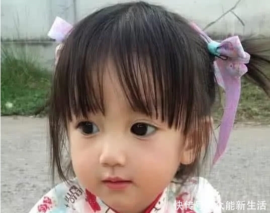 基因|泰国真人“芭比娃娃”被质疑，见到全家照，网友：基因真强大