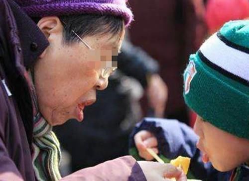 “宁可要没出息的儿子,也不要有能力的女儿”,老人的话引起热议