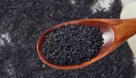 肾是男性“强大”的支撑,常吃5种食物,补肾元,固精华