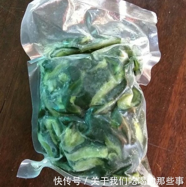 黄瓜|夏季黄瓜1块钱1斤,买上30斤冻起来,脆爽有嚼劲,凉拌炒肉都好吃