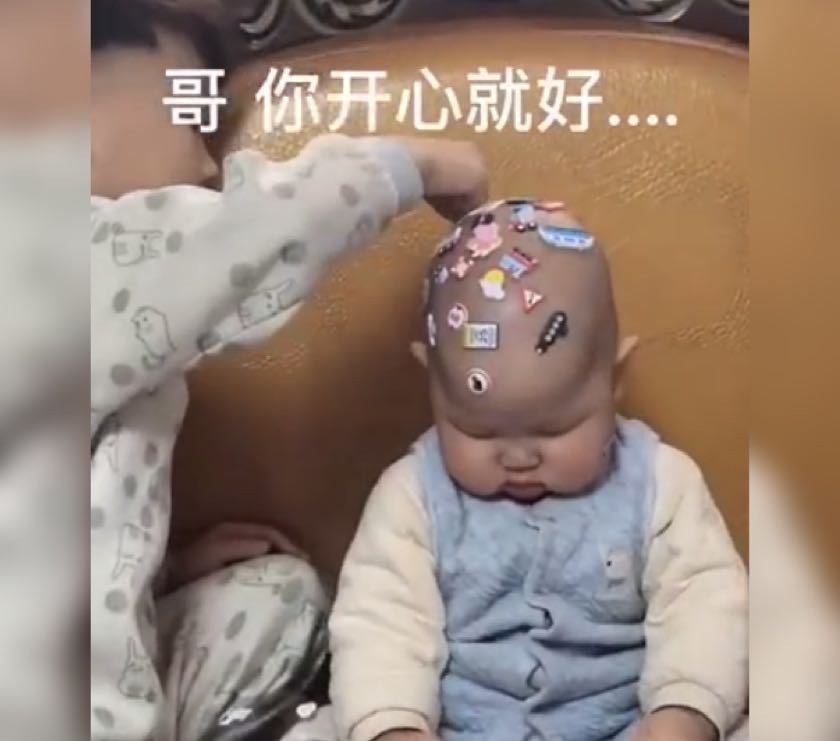 关注度|妈妈生二胎,本以为哥俩会情同手足,谁曾想只是给哥哥生了个玩具