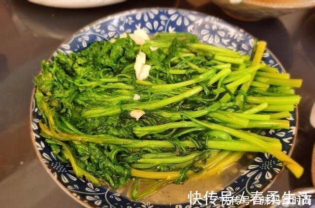 和儿子的晚餐,三菜一汤,花了90元,有人评论太奢侈