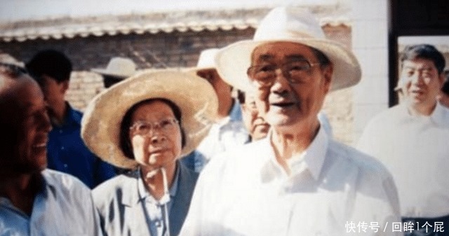 102岁“退休老常委”有柳颜功底,书法质朴,透露出家国情怀!