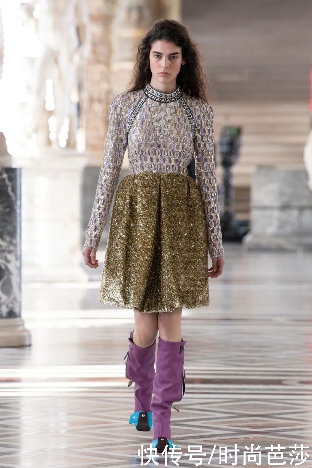 卢浮宫周边？不，这是Louis Vuitton新包