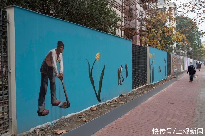 包围|30余幅彩绘绵延600多米,上海徐汇一老小区被涂鸦“包围”……