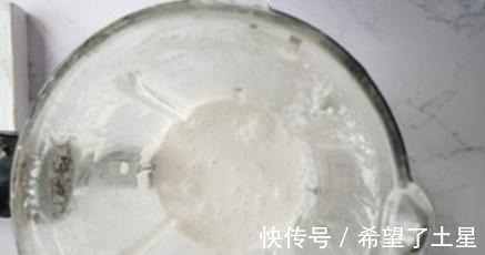 大米别只会做饭了！米粉加清水，能做软糯Q弹白米糕，香气真馋人！