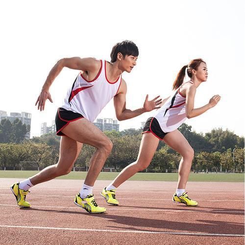 训练会|膝盖疼痛是有氧跑步的主要难题，共同了解并解决跑步膝盖疼痛问题