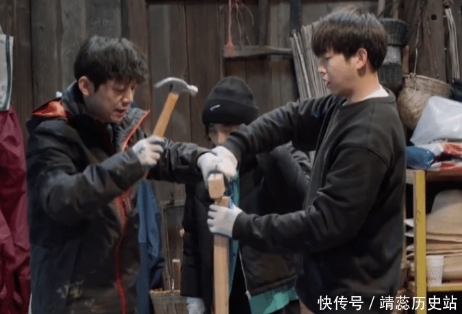 《向往的生活》硬拗人设?黄磊教彭昱畅钉钉子,手套颜色漏了陷