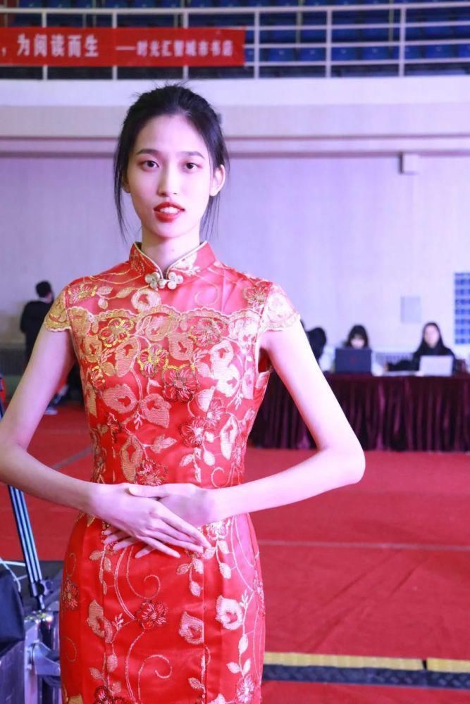 冬天的第二场雪和今晚的校园歌手大赛更配噢～