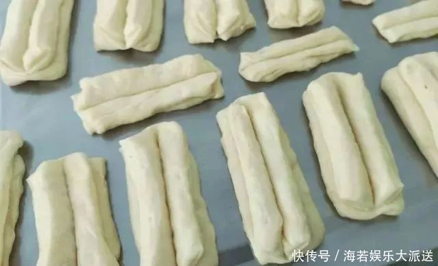 油条|炸油条时,用小苏打还是食用碱都不好吃,大厨教你更好吃做法