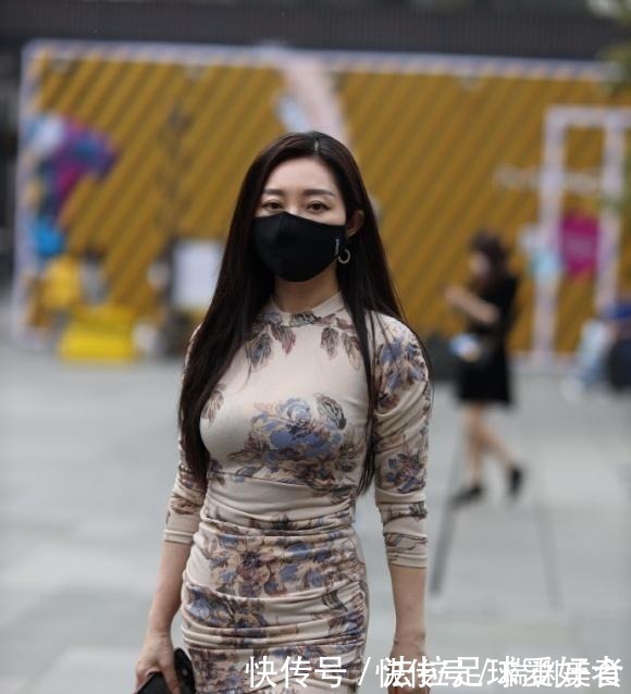 连衣裙|连衣裙的穿搭各具特色，要讲究色彩搭配，轻松变女神