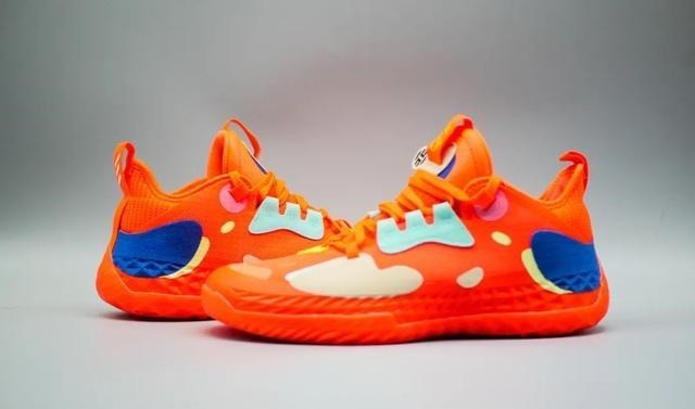 adidas 当之无愧的旗舰款!哈登5代能成为下一款划时代的战靴吗!