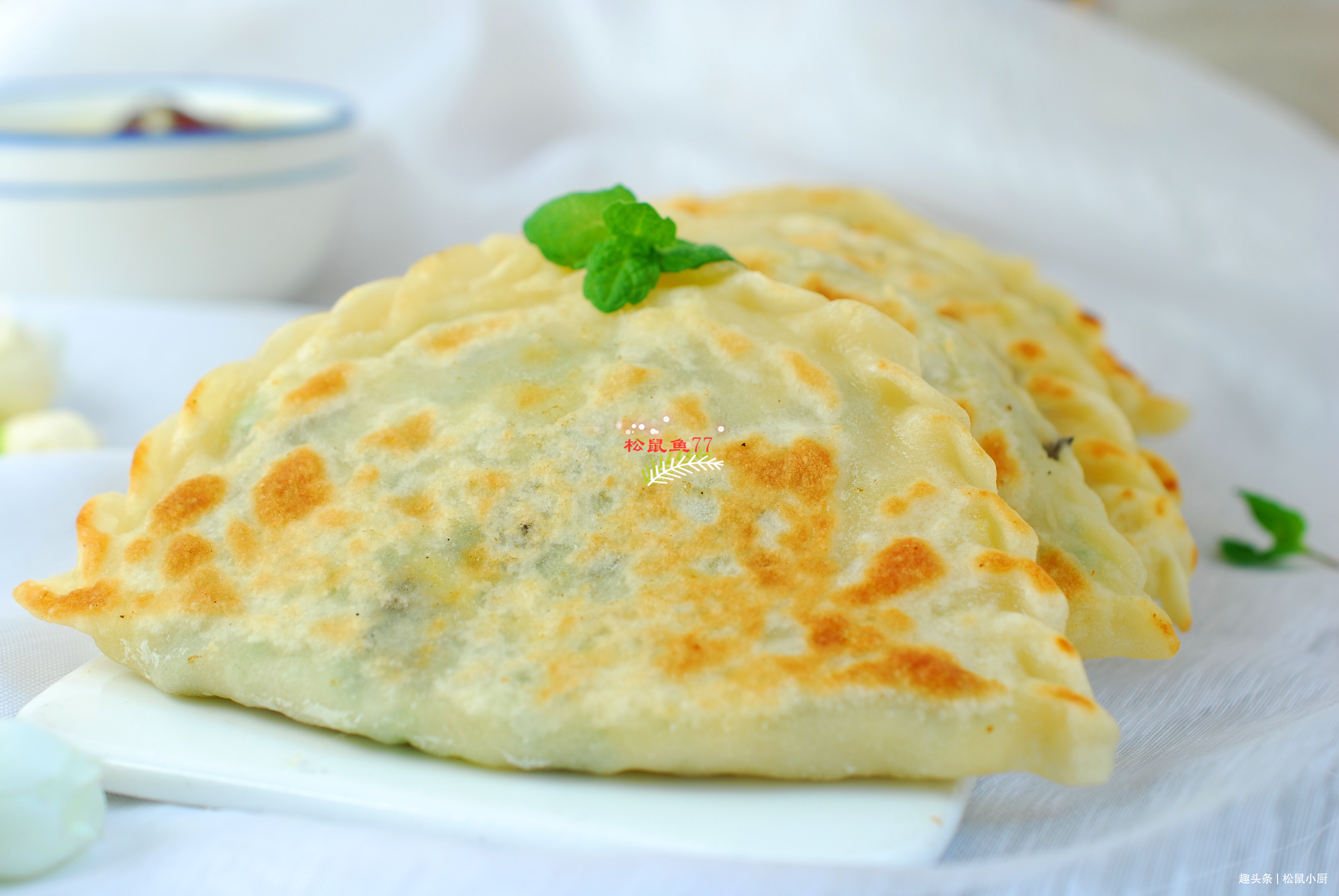 韭菜鸡蛋|韭菜盒子不能上锅就烙，要记住要点和技巧，味道鲜美不变色