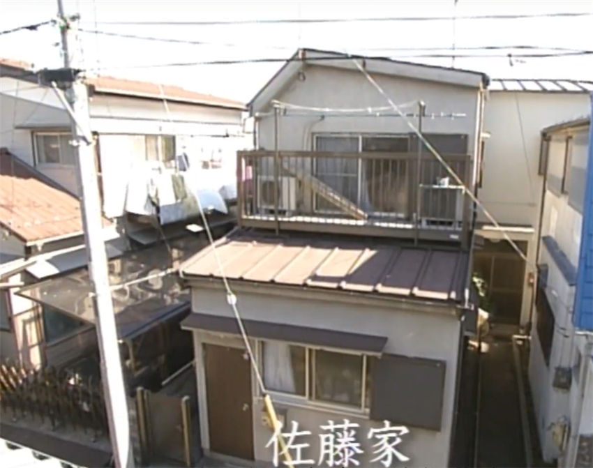 开阔|日本一家三口挤在33㎡小家,杂物堆到天花板,半平米也不敢浪费
