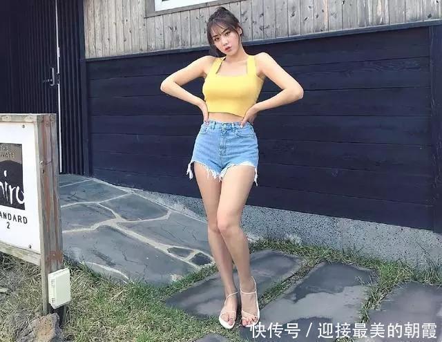 夏季必备的牛仔短裤,是美女不可或缺的时尚单品!