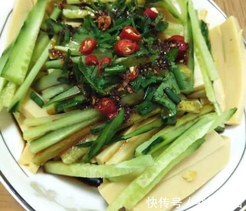 白菜|它是碱性食物，白菜萝卜一边站，皮肤光洁了，小腹不鼓了，特好吃