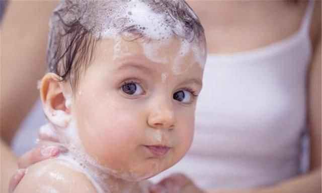 浴室|“宝宝乖”宝妈给2岁娃洗澡中途拿浴巾,没想到永远失去了孩子