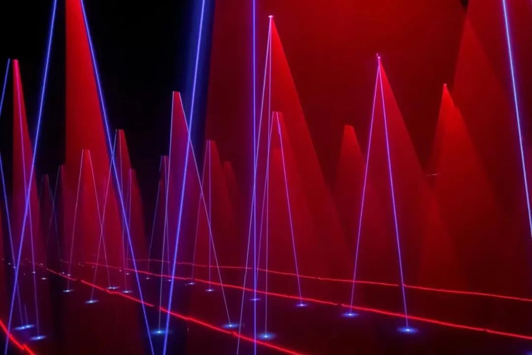 逆流而上|以“电”为索引探讨艺术未来，这个展览是一次对当下科技艺术实践的回应